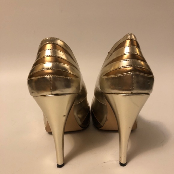 Steve Madden Gold and Bronze platform peep toes - Picture 4 of 4